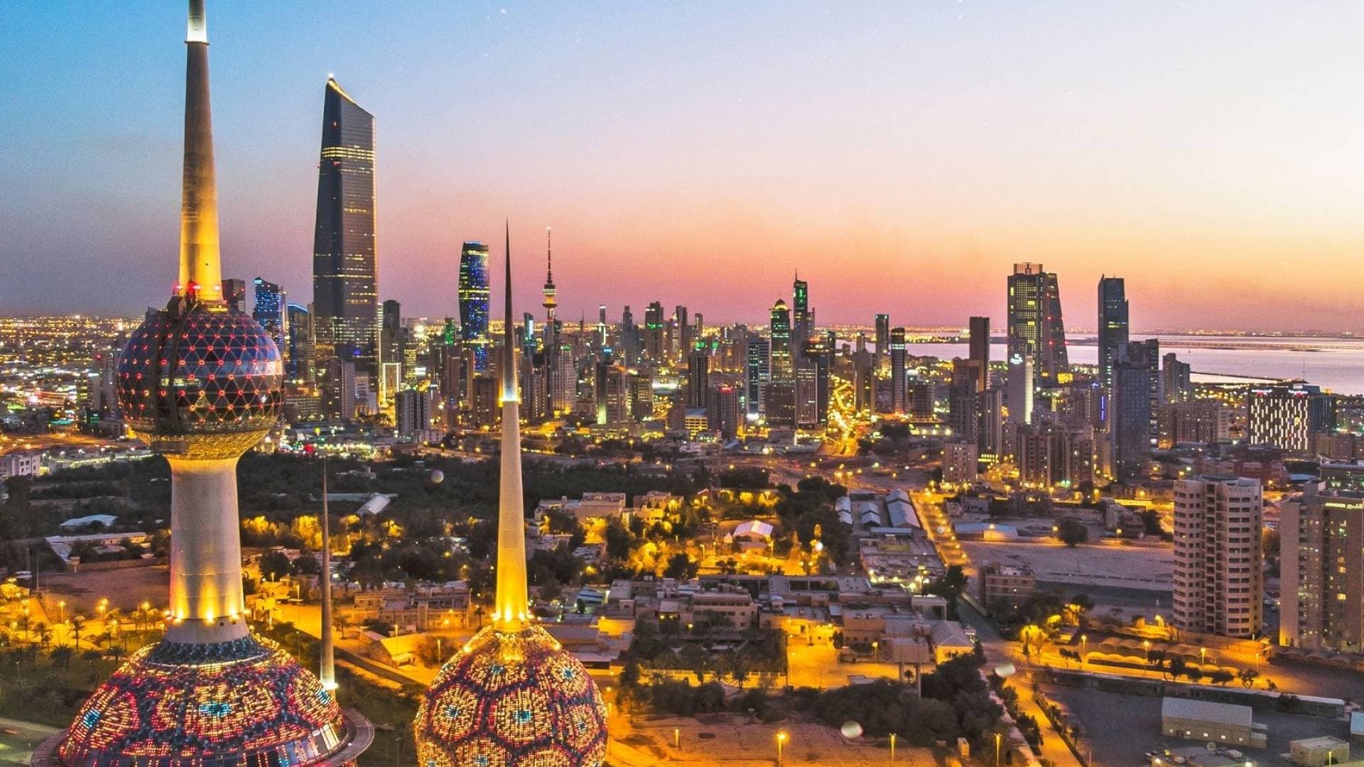 الجيش الكويتي يعلن اعتراض 32 طائرة مسيرة إيرانية فجر الخميس ويؤكد استهدافها منشآت حيوية
