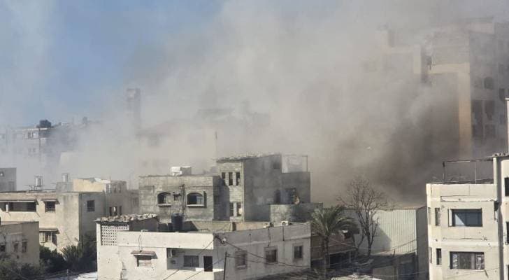 مراسل رؤيا: شهداء و جرحى في قصف "إسرائيلي" لشقة سكنية بحي النصر في غزة