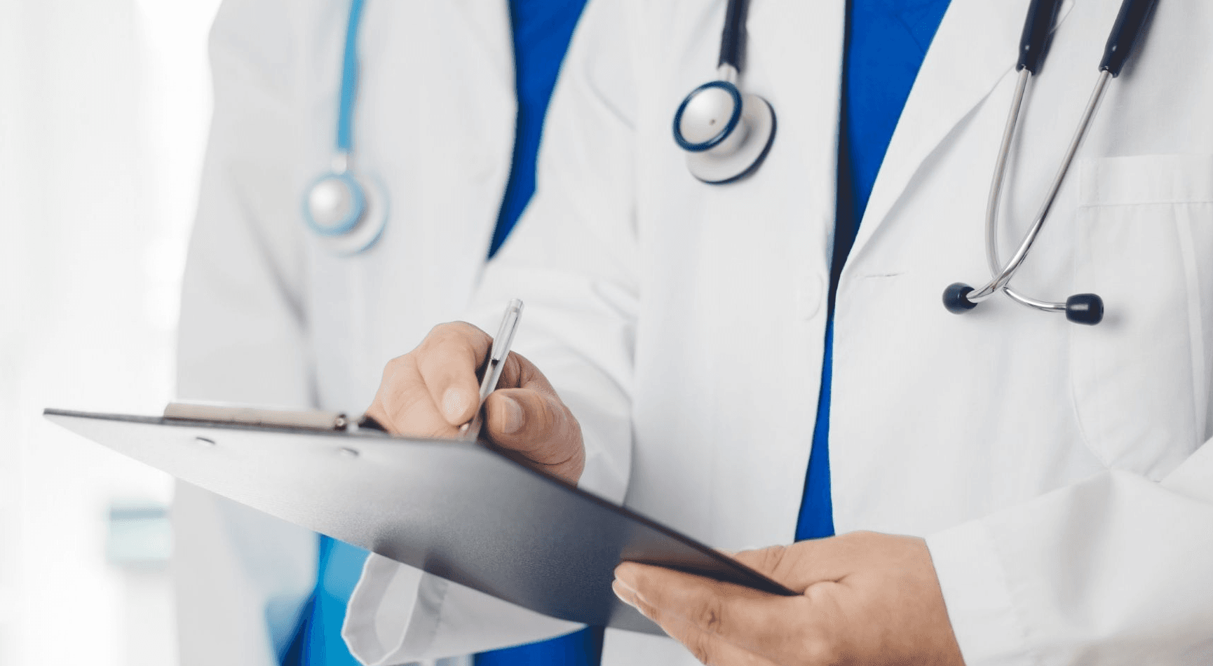 نقابة الأطباء لـ"رؤيا": تضخم أعداد خريجي الطب يهدد بارتفاع البطالة بين الأطباء.. فيديو