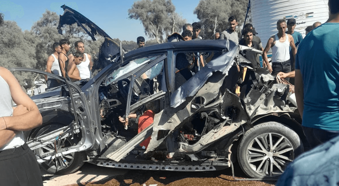 مراسل رؤيا: 3 شهداء وإصابات باستهداف سيارة مدنية جنوب غرب مواصي خان يونس
