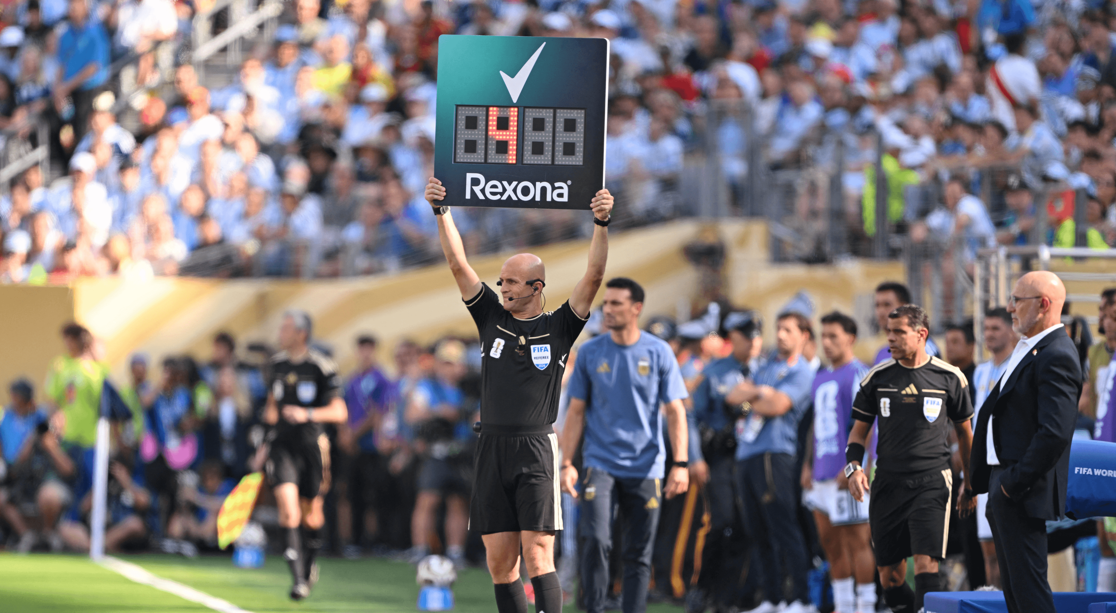 الرمثا تستقبل الحكم الأردني أدهم المخادمة عقب مشاركته التاريخية في كأس العالم 2026