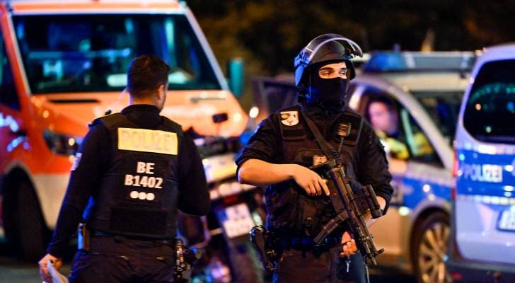 مقتل شخص وإصابة 16 آخرين في حادثة دهس خلال مسيرة ببرلين والشرطة تطارد المشتبه به