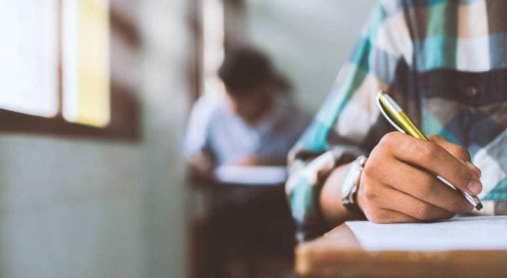 التربية توضح لـ"رؤيا": كيفية إعادة المباحث لرفع المعدل أو الإخفاق بالتوجيهي