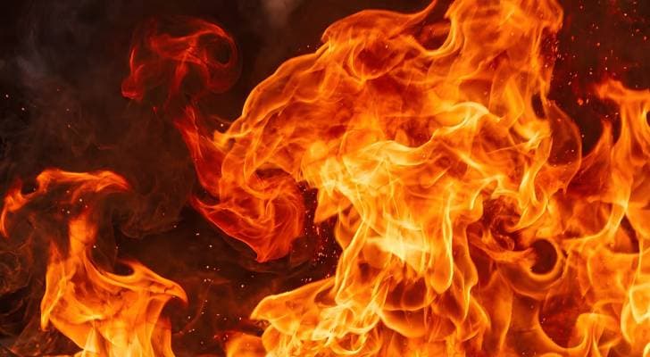 مراسل "رؤيا أخبار": كوادر الدفاع المدني تسيطر على حريق منزل ومركبة وسط مادبا